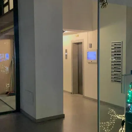 Metro Lanza Palace Lejlighedshotel