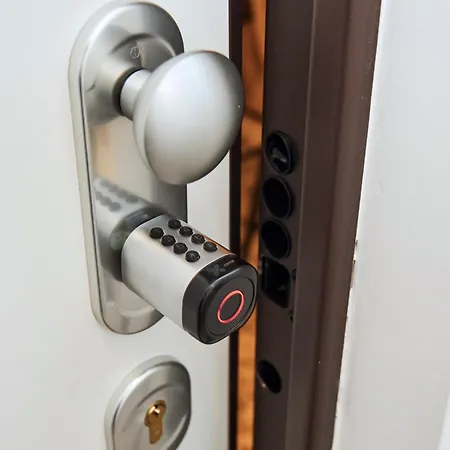 Urban Flats Sanzio 20 - Vicino A Duomo, Stadio E Fiera