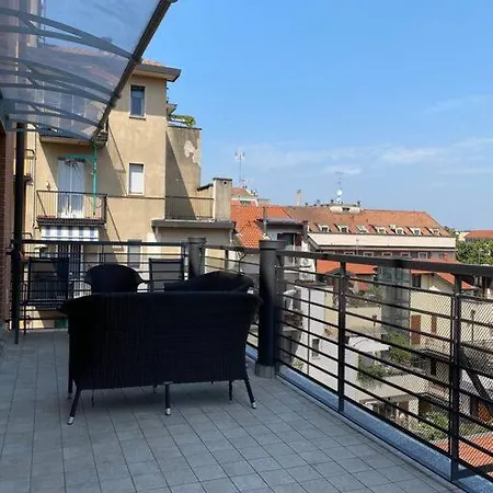 Apartman Penthouse Luce Near Metro-bus-tram *
