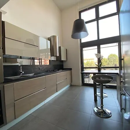 Penthouse Luce Near Metro-bus-tram * Milánó