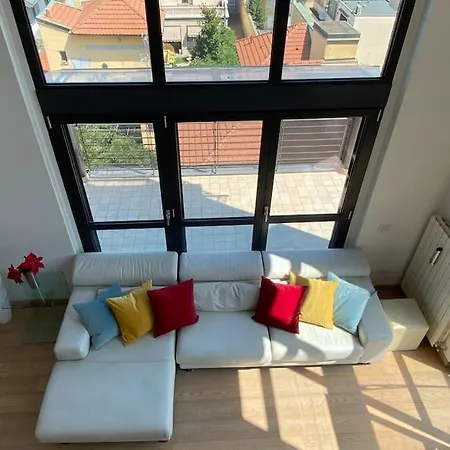 Penthouse Luce Near Metro-bus-tram Milánó