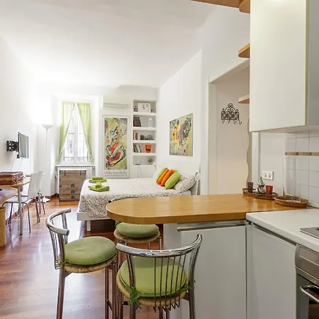 Modern Near Center Apartment Mailand