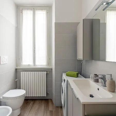Modern Near Center Apartment *