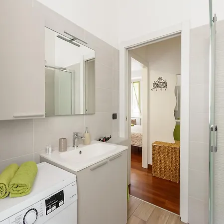Modern Near Center Διαμέρισμα *