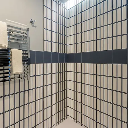 Quantum 5 Electron Apartment