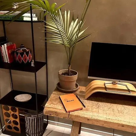 Modern Canal-side Loft With Private Garden Milan
