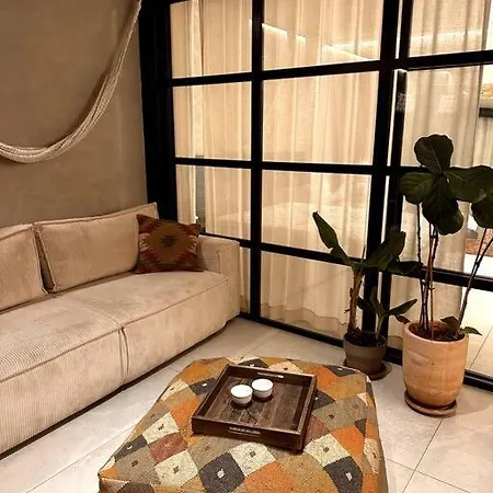 Modern Canal-side Loft With Private Garden