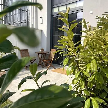 Modern Canal-side Loft With Private Garden