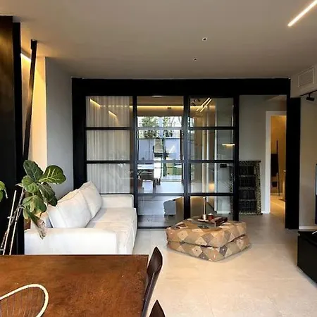 Modern Canal-side Loft With Private Garden *