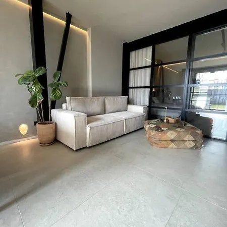 Modern Canal-side Loft With Private Garden Apartamento *