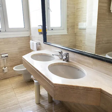 Alga Hotel 3*
