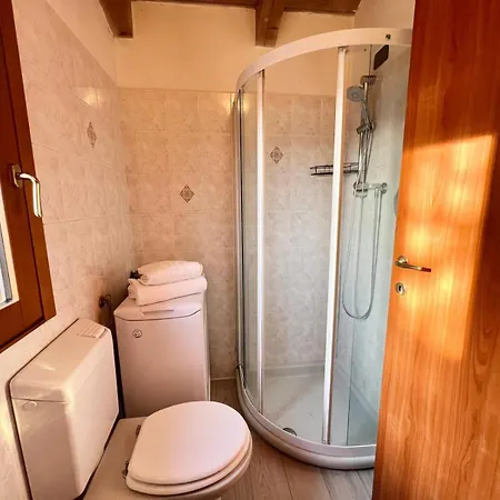 Moderno Con Design Caldo E Accogliente, Con Parcheggio Gratuito E Balcone Privato, Vicino A Fiere, Eventi E Concerti *