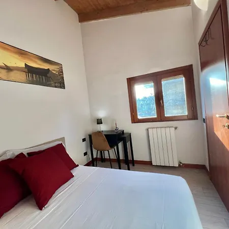 Appartamento Moderno Con Design Caldo E Accogliente, Con Parcheggio Gratuito E Balcone Privato, Vicino A Fiere, Eventi E Concerti
