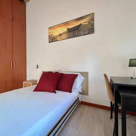 Moderno Con Design Caldo E Accogliente, Con Parcheggio Gratuito E Balcone Privato, Vicino A Fiere, Eventi E Concerti Appartamento *