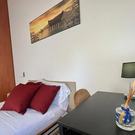 Appartamento Moderno Con Design Caldo E Accogliente, Con Parcheggio Gratuito E Balcone Privato, Vicino A Fiere, Eventi E Concerti Milano