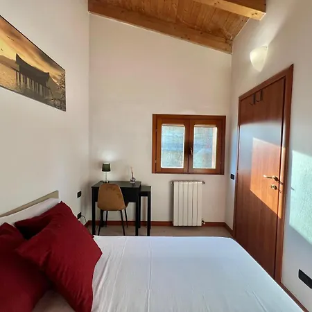 Moderno Con Design Caldo E Accogliente, Con Parcheggio Gratuito E Balcone Privato, Vicino A Fiere, Eventi E Concerti *