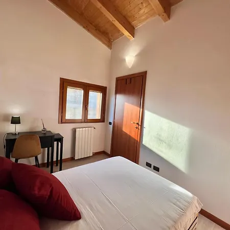 Appartamento Moderno Con Design Caldo E Accogliente, Con Parcheggio Gratuito E Balcone Privato, Vicino A Fiere, Eventi E Concerti