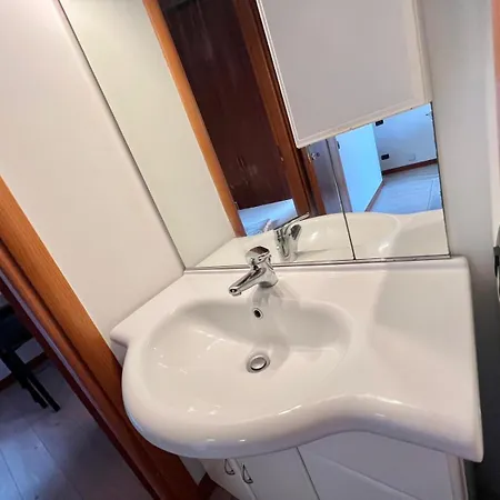 Moderno Con Design Caldo E Accogliente, Con Parcheggio Gratuito E Balcone Privato, Vicino A Fiere, Eventi E Concerti Appartamento *