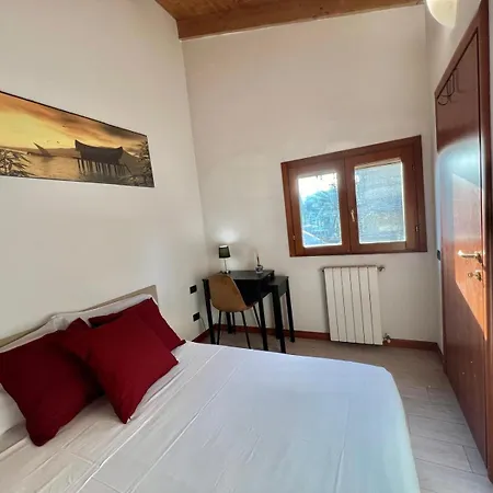 Moderno Con Design Caldo E Accogliente, Con Parcheggio Gratuito E Balcone Privato, Vicino A Fiere, Eventi E Concerti Appartamento Milano