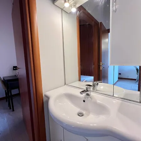 Appartamento Moderno Con Design Caldo E Accogliente, Con Parcheggio Gratuito E Balcone Privato, Vicino A Fiere, Eventi E Concerti Milano