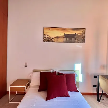 Moderno Con Design Caldo E Accogliente, Con Parcheggio Gratuito E Balcone Privato, Vicino A Fiere, Eventi E Concerti Milano