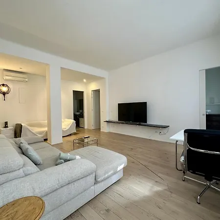 The White House In Apartment *