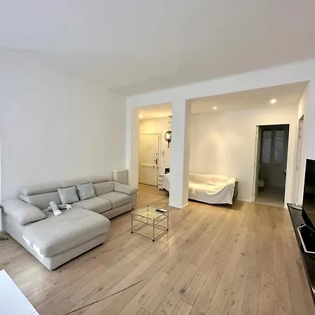 The White House In Apartment *