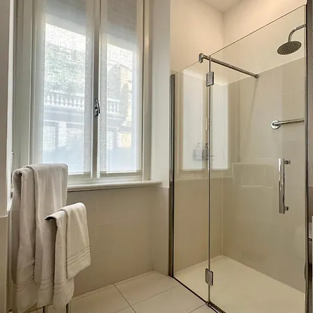 The White House In * Milán