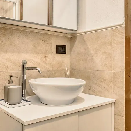 Just Urban - Bilocale Strategico Per Duomo E Life - M1 Milano