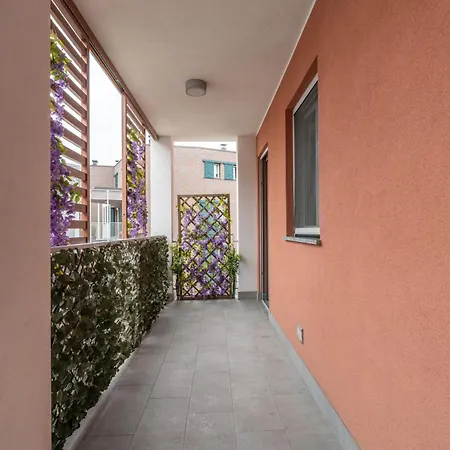 Parmenide Apartment *