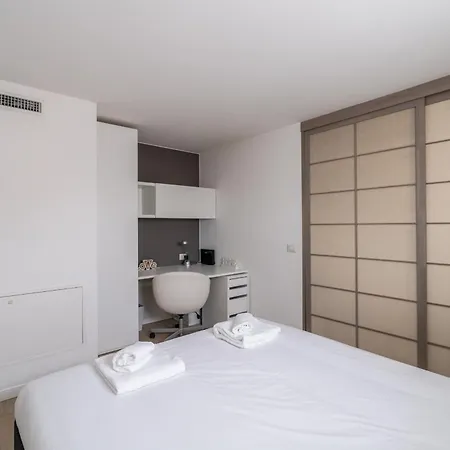Parmenide Apartment