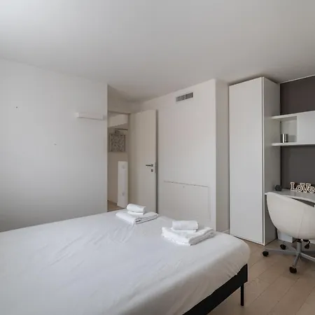 Parmenide Apartment