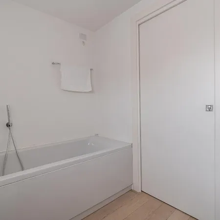 Parmenide Apartment Milan