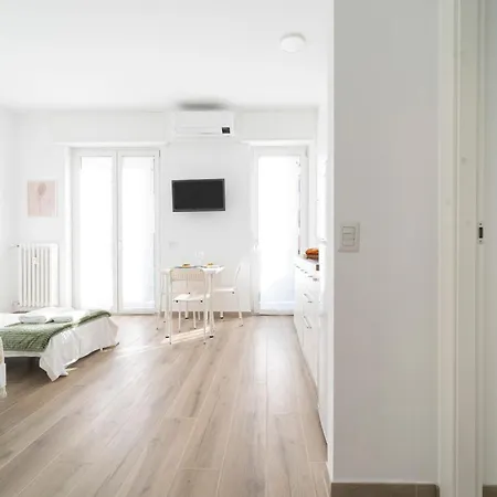 Modern Flat 10 Minutes Duomo Apartment Milan