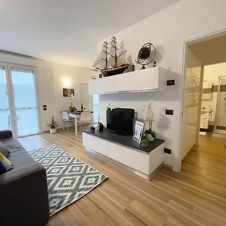 Chic Apt Near Piazza Duomo, Milan * Milánó