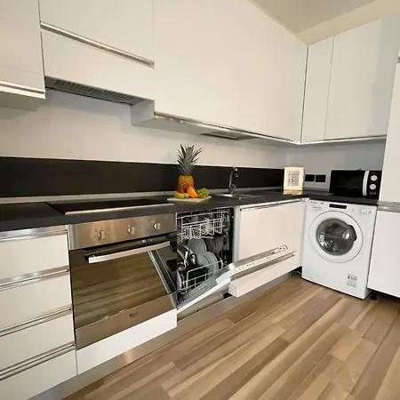 Chic Apt Near Piazza Duomo, Milan Apartament *