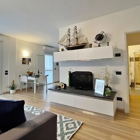 Chic Apt Near Piazza Duomo, Milan * Milánó