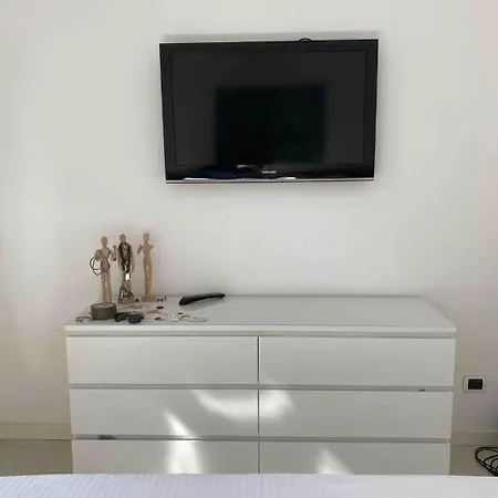 Apartment Entire House - Cute And Modern Flat, Very Well Connected To The Center