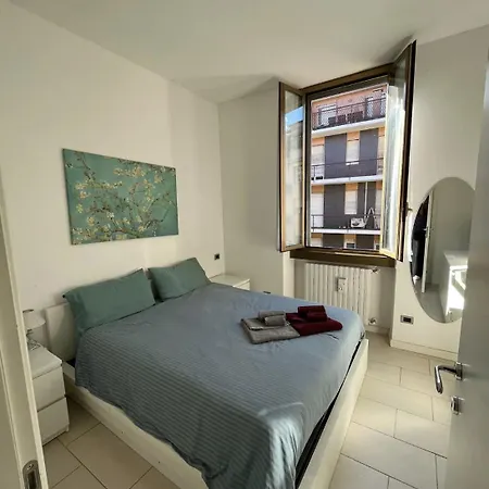 Entire House - Cute And Modern Flat, Very Well Connected To The Center