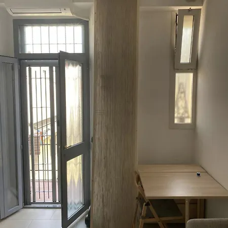 Entire House - Cute And Modern Flat, Very Well Connected To The Center *