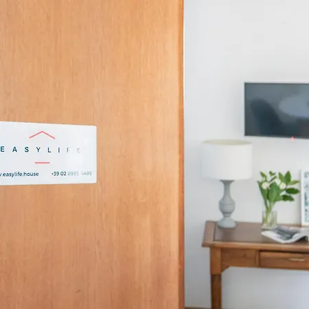 Easylife - - Corso Venezia 6 - San Babila Milán