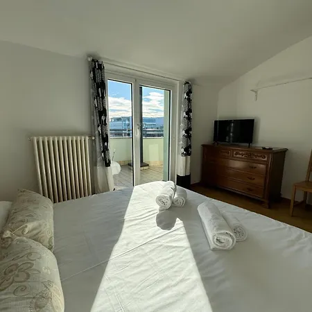 - Attico Con Doppia Terrazza Daire