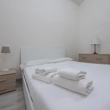 I Host - Breno 1 * Милан