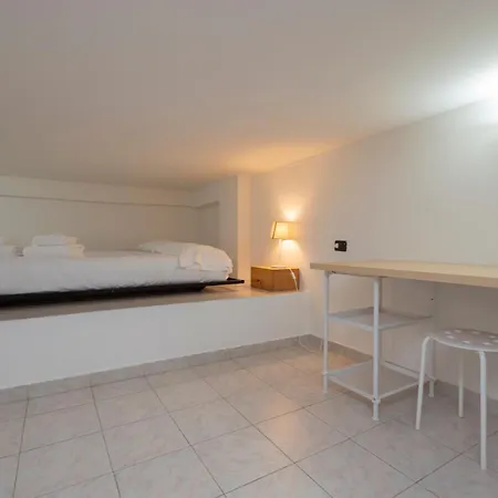 I Host - Breno 1 Апартаменты Милан