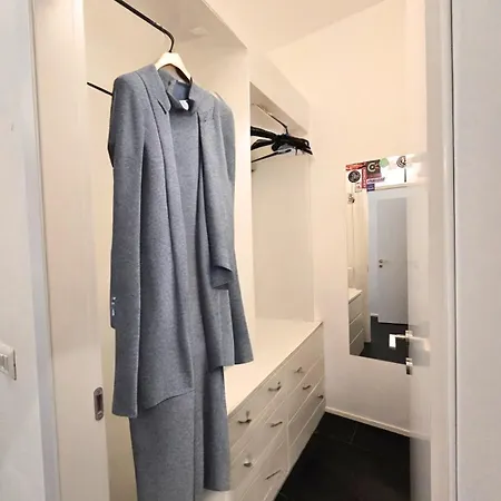 Apartment Hbhall Solari 28 Milan