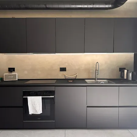 Modern Canal-side Loft With Private Garden * Milan