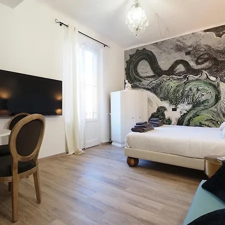 Charming In The Heart Of China Town Apartment *
