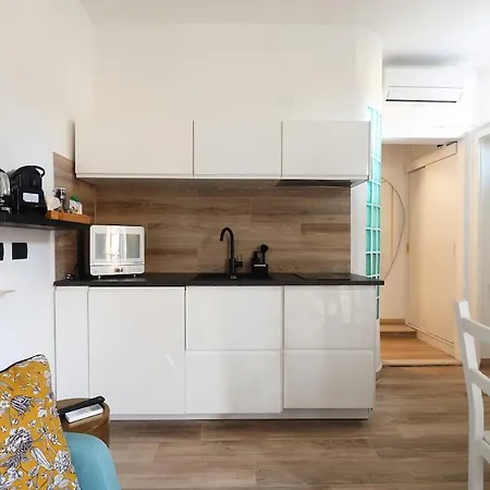 54 - Boutique Near Metro