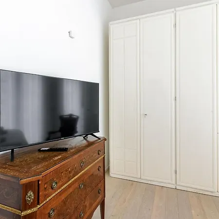 Uberto Visconti Di Modrone By Halldis Apartmán Milán