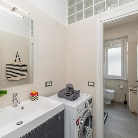 Brand New And Close To Downtown! Appartamento